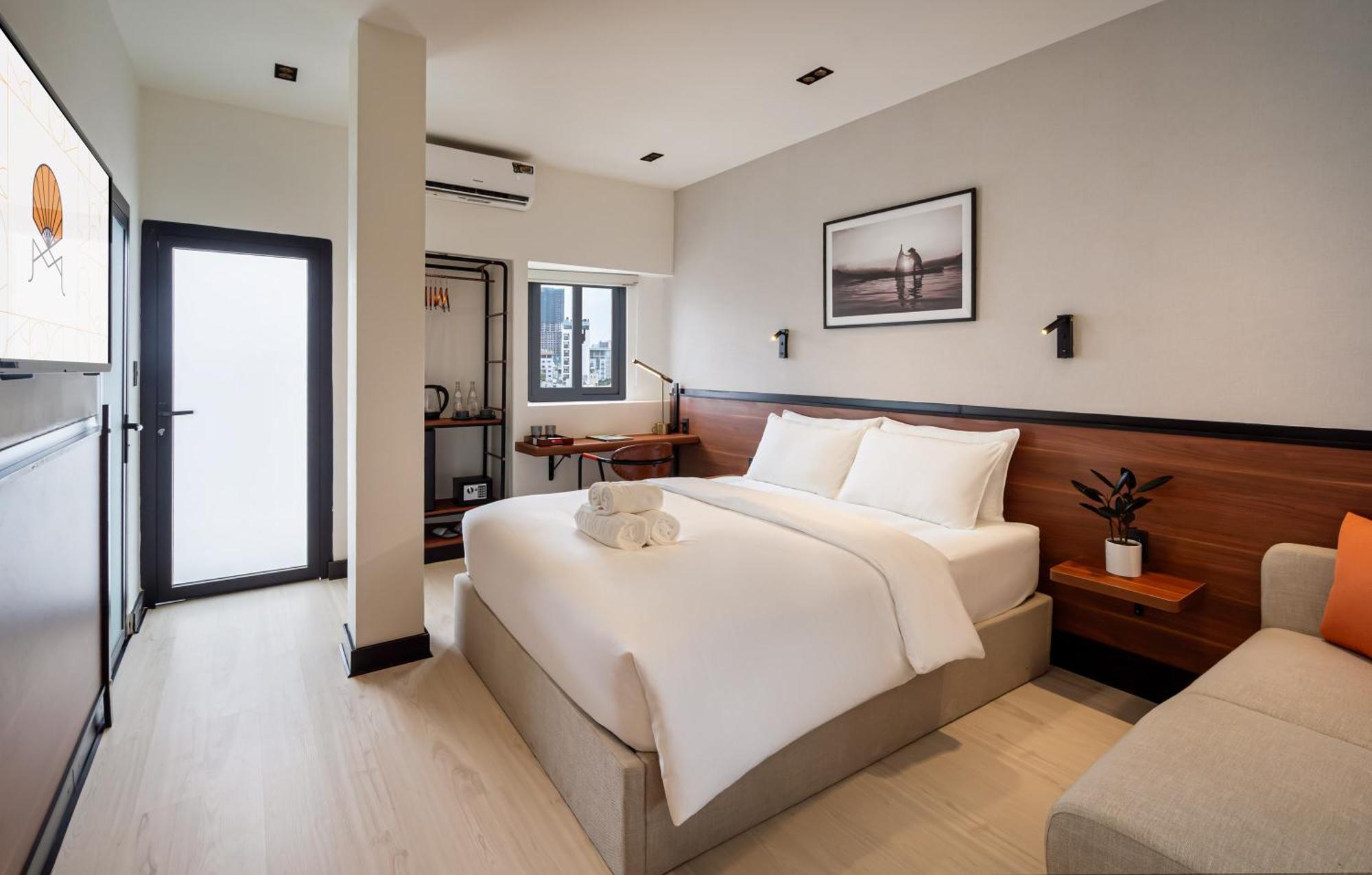 Metrolux Contemporary Khách sạn 4*