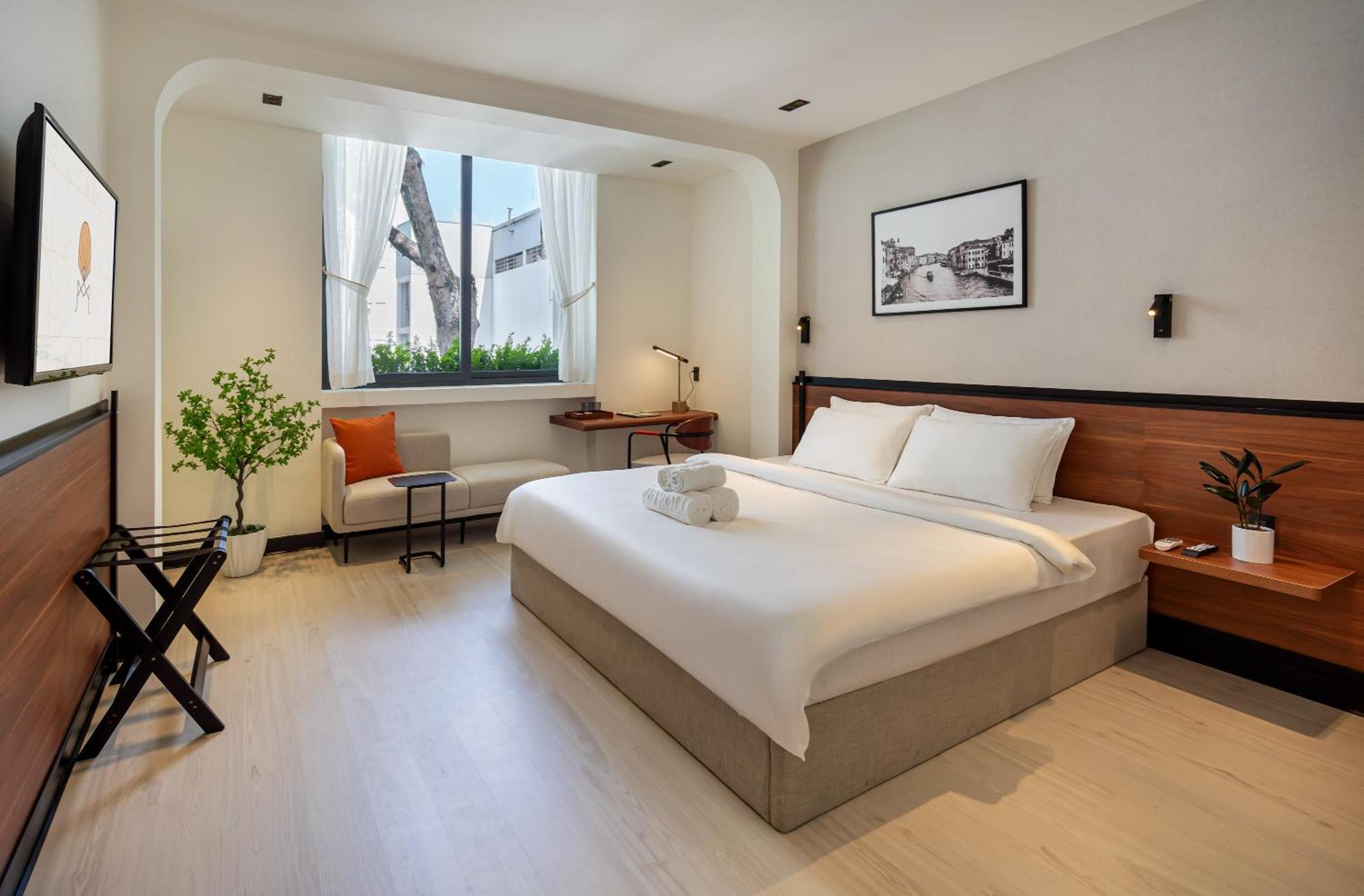 Metrolux Contemporary Khách sạn 4*