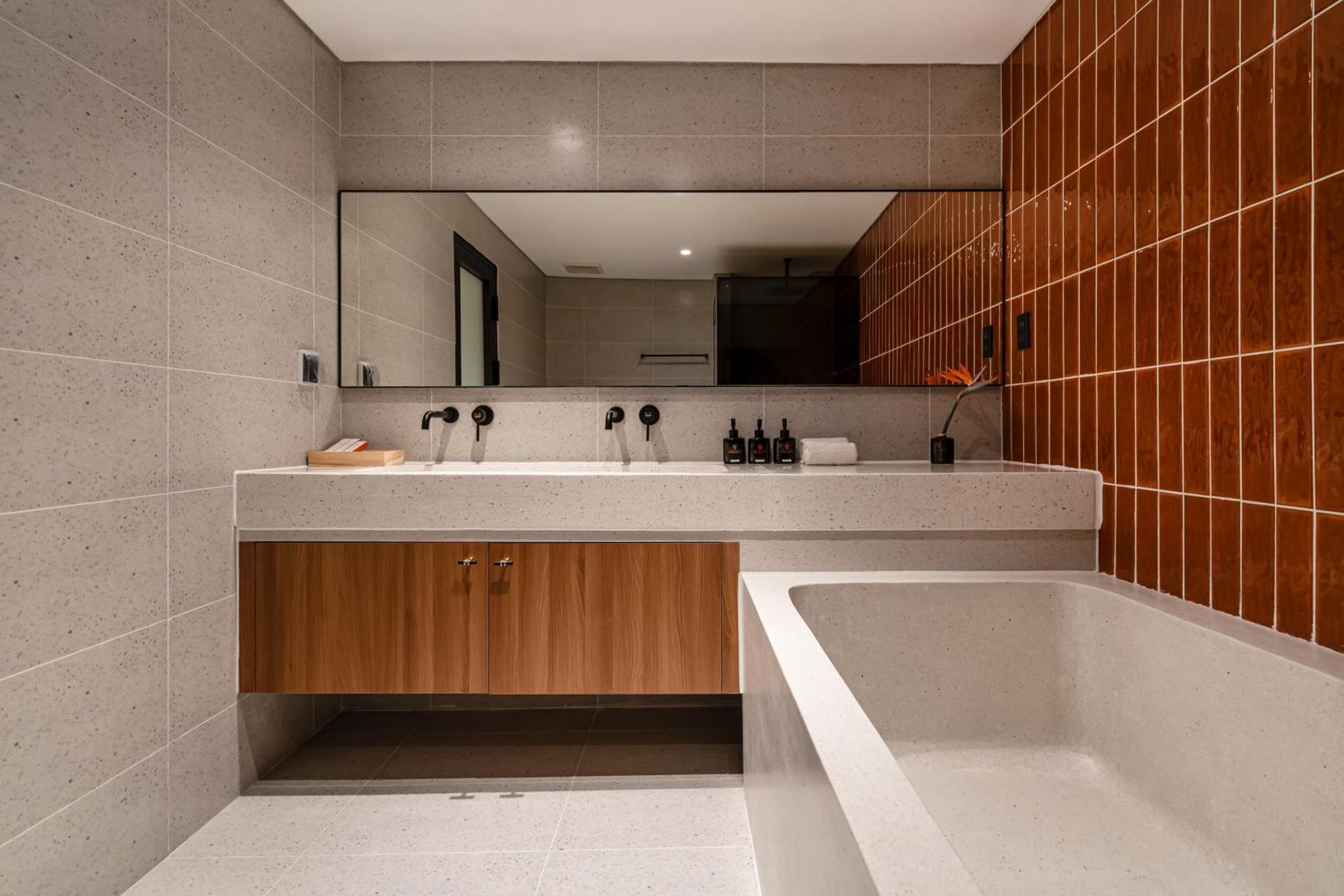Khách sạn Metrolux Contemporary