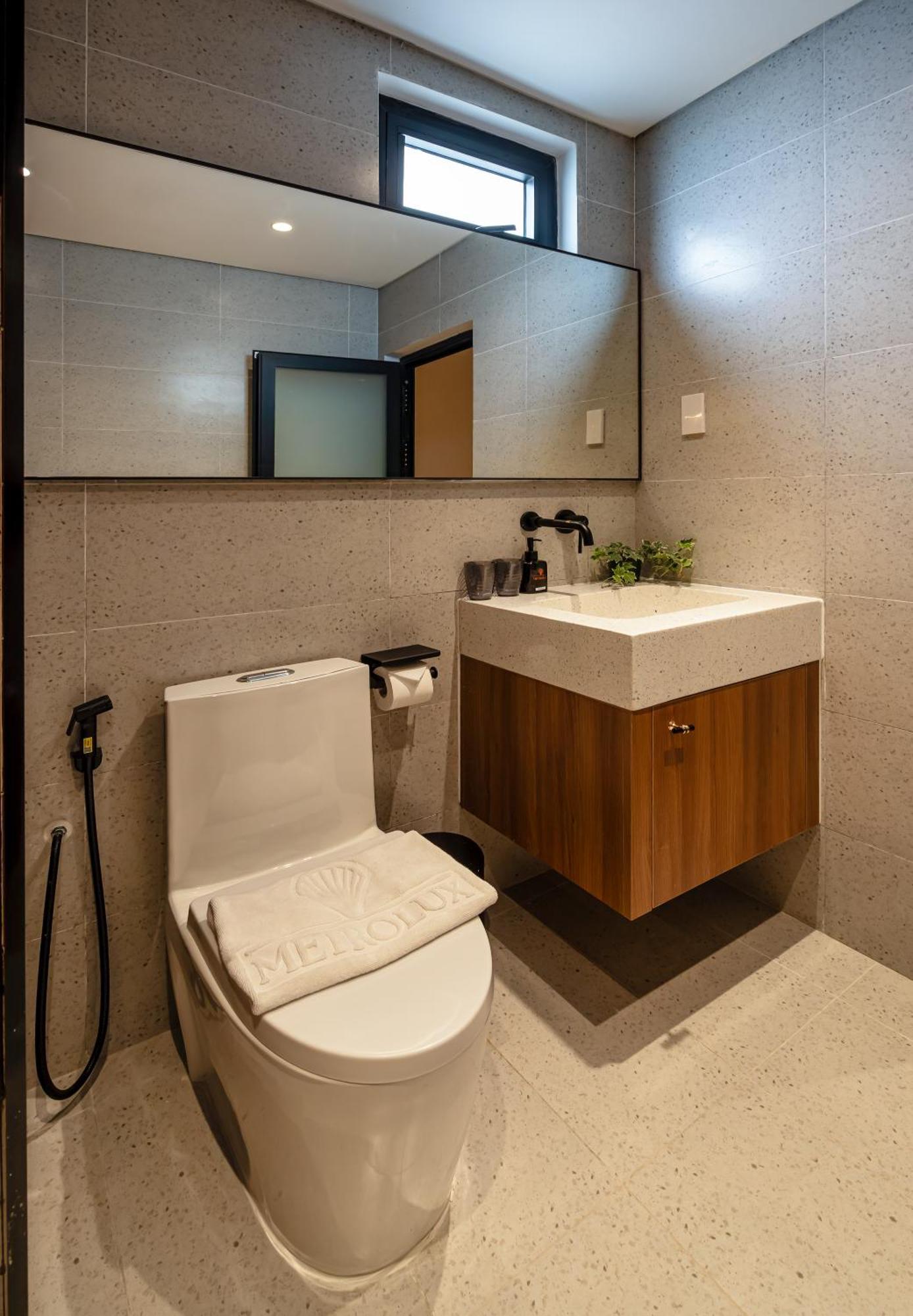 Khách sạn Metrolux Contemporary 4*
